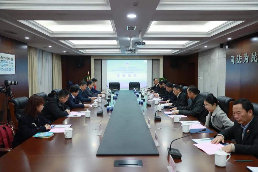 Focus on national strategy Court-university collaboration Nanjing Maritime Court signed a cooperation agreement with Dalian Maritime University and established Sea Law Institute of Dalian Maritime University, Nanjing Branch